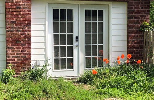 Columbia Cottage | Large independent cottage, walking distance to campus and downtown Columbia