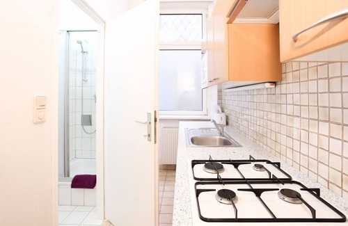 Josefstadt Apartment | Large, inexpensive 3 room apartment near subway station