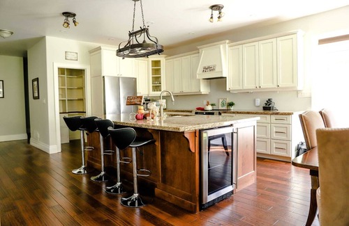 Innisfil Cottage | Large Innisfil Lakeview Cottage with a Sauna and steps to Lake Simcoe