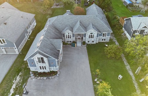 Innisfil Cottage | Large Innisfil Lakeview Cottage with a Sauna and steps to Lake Simcoe