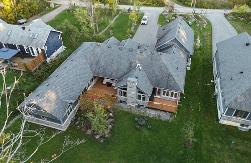 Innisfil Cottage | Large Innisfil Lakeview Cottage with a Sauna and steps to Lake Simcoe