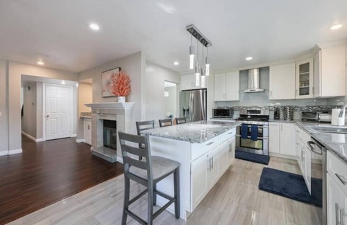 Sorrento Valley House | Large Inviting Home Near La Jolla and Del Mar
