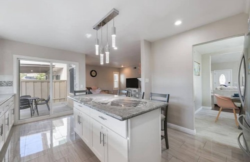 Sorrento Valley House | Large Inviting Home Near La Jolla and Del Mar