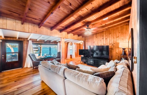 Eclectic House | Large Lake House-Big Water Views -Sparkling Water Views out of every window!