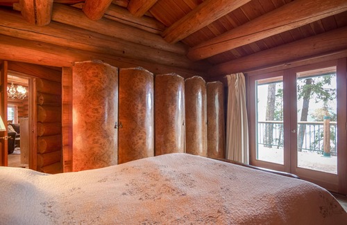Hayden Lake Cabin | Large lakefront cabin with pool table, private hot tub, & dock