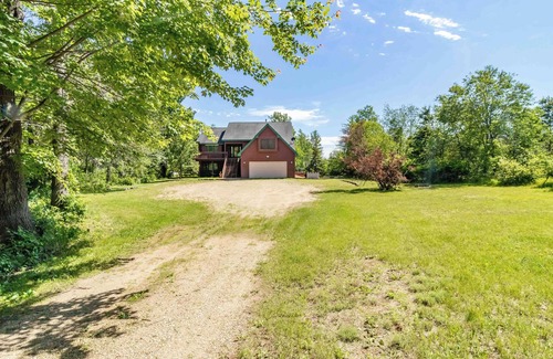 Big Bay House | LARGE LAKEFRONT HOME ON LAKE PETENWELL WITH VOLLEYBALL COURT
