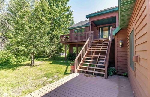 Big Bay House | LARGE LAKEFRONT HOME ON LAKE PETENWELL WITH VOLLEYBALL COURT