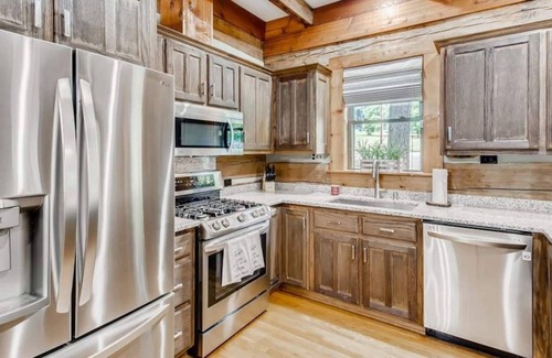 Terrell Cabin | Large, Lakefront Luxury Cabin on Lake Norman