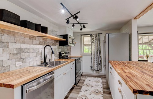 Waynesville Cabin | Large Lodge within walking distance to downtown Waynesville - sleeps 16