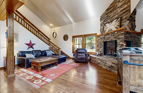 McCall Cabin | Large log cabin with mountain views, pool, hot tub, & tennis