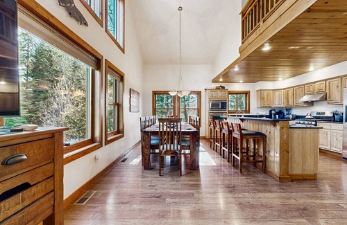 McCall Cabin | Large log cabin with mountain views, pool, hot tub, & tennis