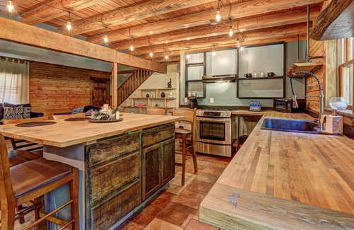 McDonough Cabin | Large Log cabin with hot tub, game room near Atlanta airport