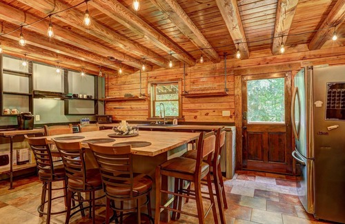 McDonough Cabin | Large Log cabin with hot tub, game room near Atlanta airport