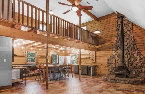 McDonough Cabin | Large Log cabin with hot tub, game room near Atlanta airport