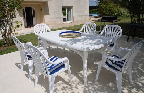 Saint-Ciers-du-Taillon Villa | Large luxury Villa located in beautiful countryside close to shops