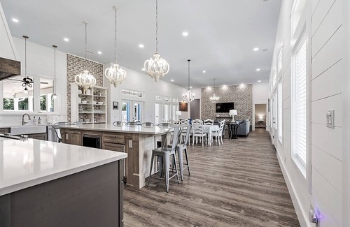 Foley House | Large Lux Home,Private Pool,Spa,Backyard, 6 Bdrms, Beach,Wharf,OWA 15 Mins Away,