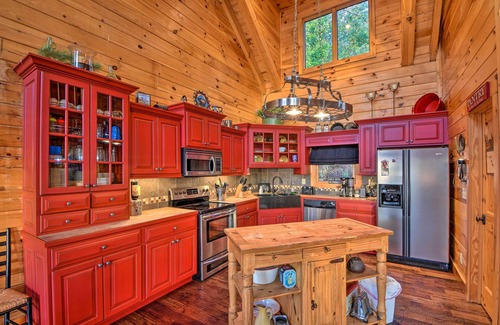 Morganton Cabin | Large Luxe Cabin w/Hot Tub ~ 16 Mi to Blue Ridge
