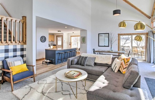 The Galena Territory Villa | Large & Luxe Galena Territory Villa w/ Hot Tub!