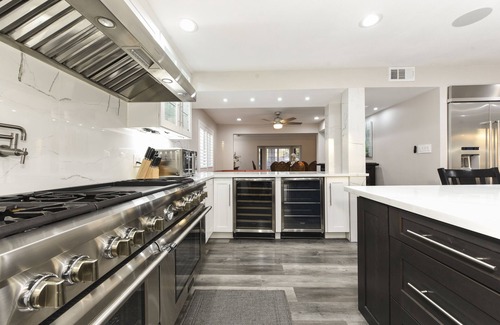 Las Vegas House | Large, Luxurious 5 Bed, 4 Bath Resort Villa, 3/4 Acre Tennis/Basketball Courts