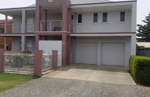 Goolwa South House | Large, luxurious Goolwa Beach House with stunning Golf Course Views