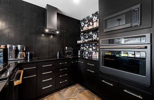 Kerrville House | Large Luxury 4bed with secret door & poker table , +EV
