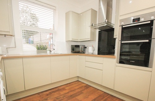 Colchester Apartment | Large luxury apartment 150m from town centre and castle