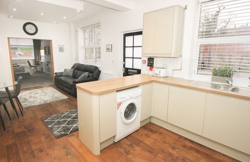 Colchester Apartment | Large luxury apartment 150m from town centre and castle