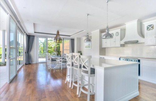 Berawa Villa | Large luxury enclosed villa, perfect location