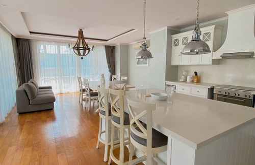 Berawa Villa | Large luxury enclosed villa, perfect location