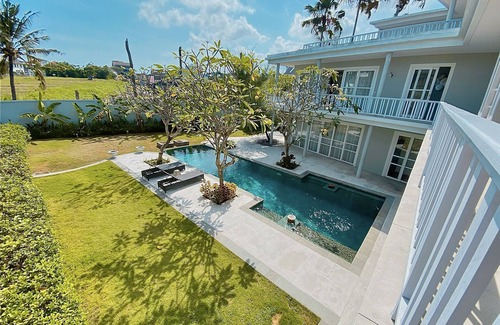 Berawa Villa | Large luxury enclosed villa, perfect location