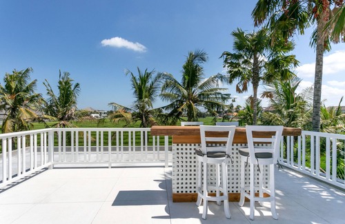 Berawa Villa | Large luxury enclosed villa, perfect location