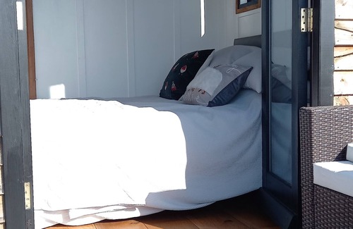 Stockton-on-Tees Cabin | Large Luxury self contained shepherd's hut with elevated deck
