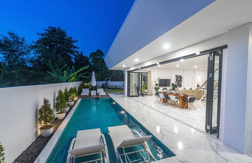 Seminyak Villa | Large Luxury Modern Mansion Sleeps up to 50