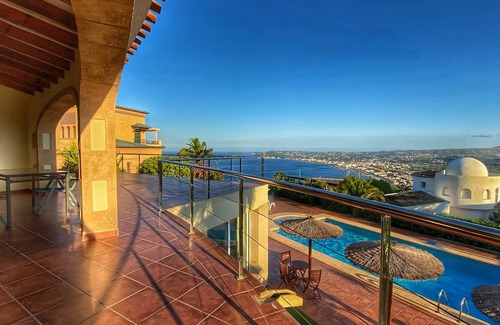 Aduanas Villa | Large luxury villa with spectacular seeview, for 8 persons.