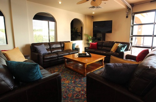 Central Okanagan House | Large Mansion great for events - Sleeps 28 - Private Theatre - Private Hot Tub