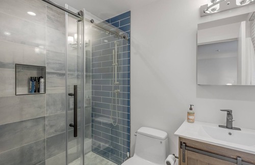 Cow Hollow Apartment | Large Marina full furnished 1 bed. 99% walk score