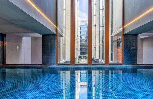 Braddon Condo | Large Midnight Studio 3, with MCM vibe, in the heart of town