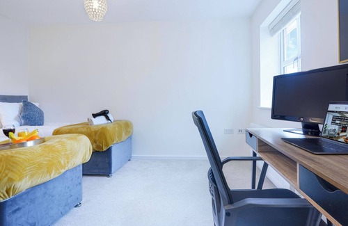 Newport Pagnell House | Large Modern 5-bed Perfect for Families