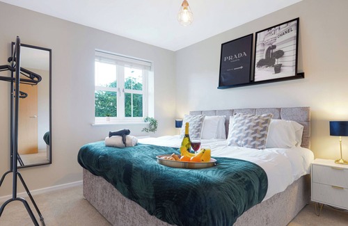 Newport Pagnell House | Large Modern 5-bed Perfect for Families