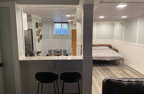 Prince George House | Large Modern pet Friendly Suite With Central A/C