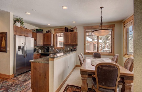 Keystone House | Large Modern Townhome in Settlers Creek/Great Amenities/Private Patio