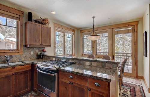Keystone House | Large Modern Townhome in Settlers Creek/Great Amenities/Private Patio