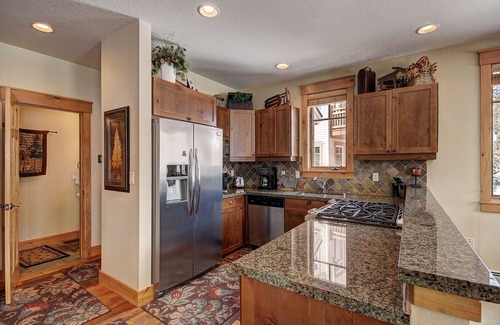 Keystone House | Large Modern Townhome in Settlers Creek/Great Amenities/Private Patio
