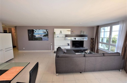 Hohwacht Apartment | Large modern vacation apartment directly on the white sandy beach of Hohwacht.