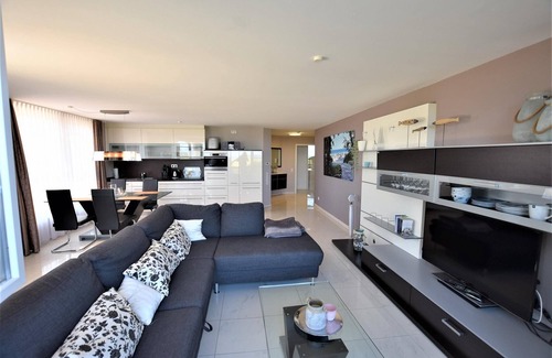 Hohwacht Apartment | Large modern vacation apartment directly on the white sandy beach of Hohwacht.