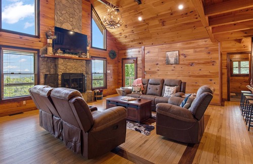 Vein Mountain Cabin | Large Mountain Getaway Cabin with Views