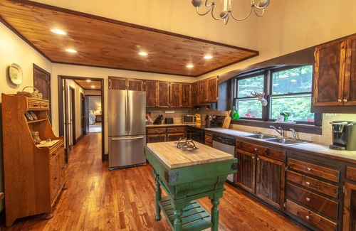 Boone Cabin | Large Mountain Home with Multi-Mile Views