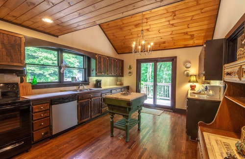 Boone Cabin | Large Mountain Home with Multi-Mile Views