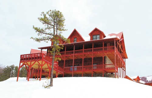 Dobson Cabin | Large Mountaintop Cabin sleeps 16! Blue Ridge Mountain Views & Wraparound Deck