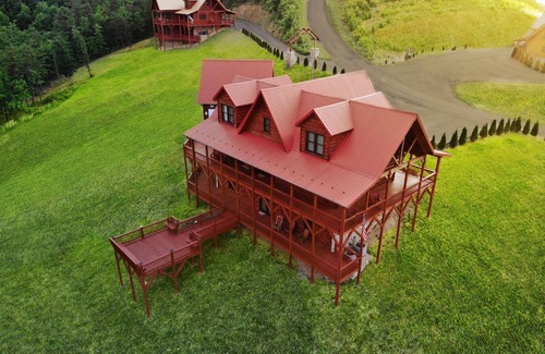 Dobson Cabin | Large Mountaintop Cabin sleeps 16! Blue Ridge Mountain Views & Wraparound Deck